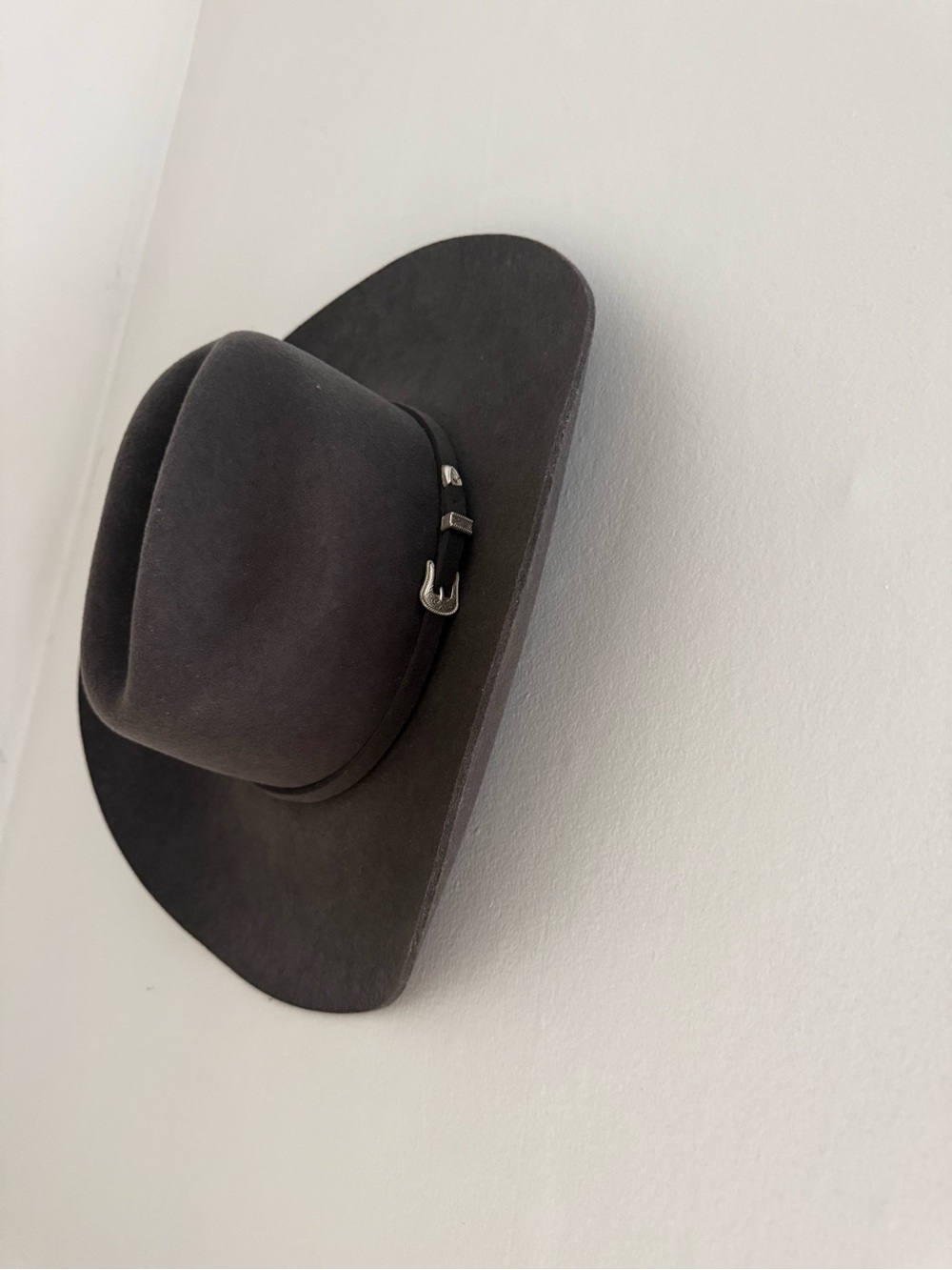Felt cowboy hat in dark grey